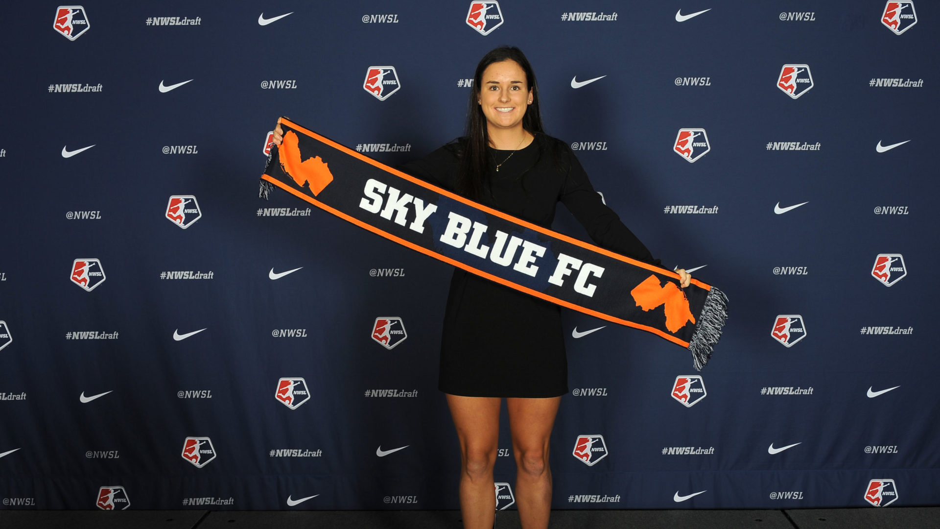 USF alumna Evelyne Viens makes first NWSL start