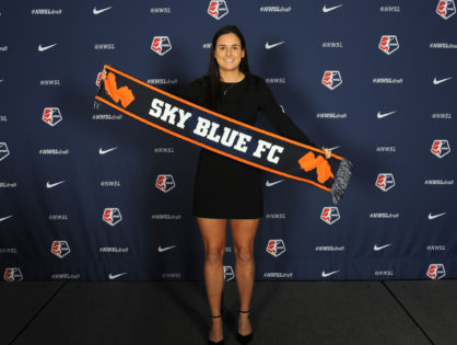 USF alumna Evelyne Viens makes first NWSL start